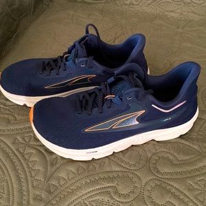 Size 7 Altra Torin 6 running shoes